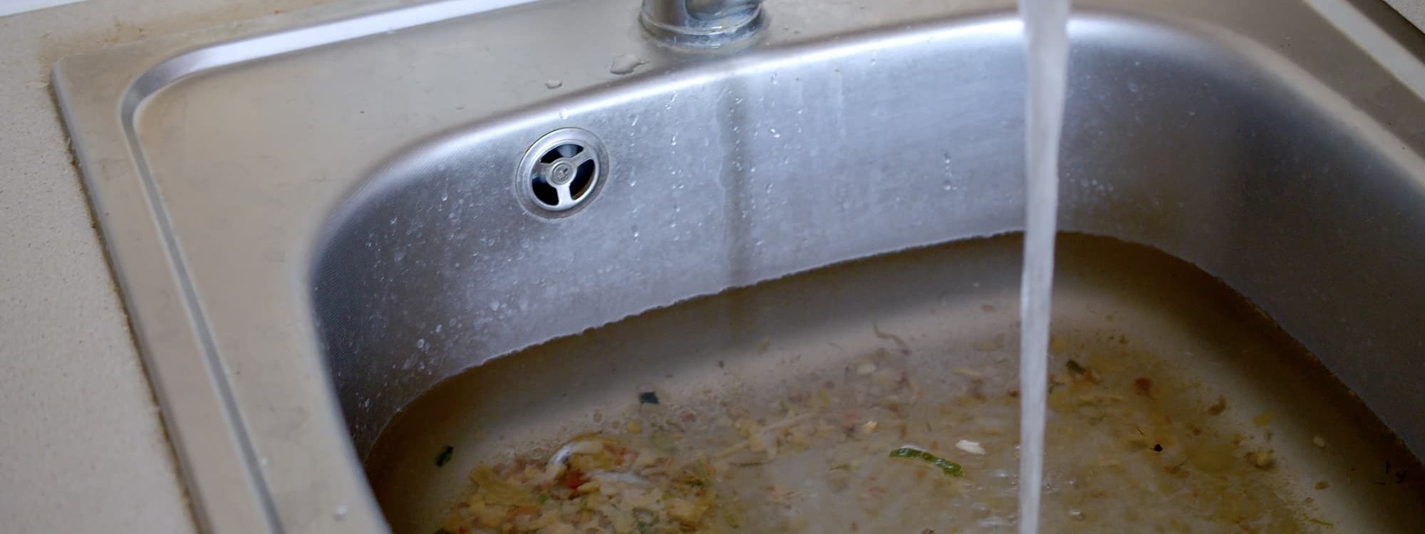 DEBOUCHAGE 1 2000X750 | Envirodiag Pourquoi votre évier se rebouche-t-il toujours au même endroit ? Remiremont